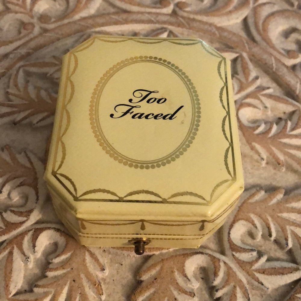 Too Faced Canary Diamond Highlighter